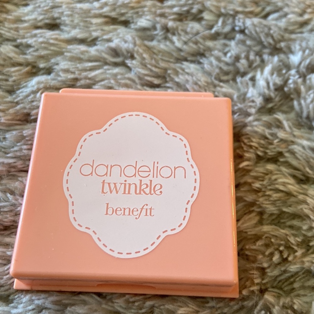 Benefit makeup. - Picture 9 of 14